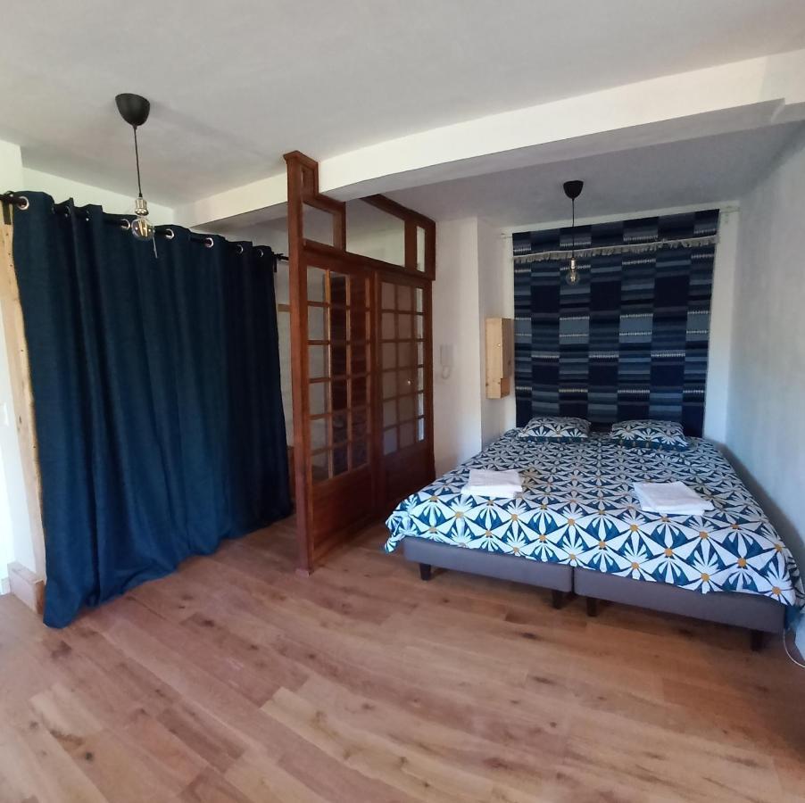Loft Climatise "La Pinede", 50 M2, Tres Calme, 5 Mn A Pied Des Plages, Lit King Size La Seyne-sur-Mer Exterior photo