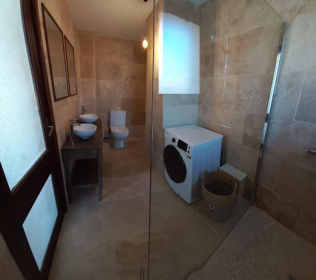 Loft Climatise "La Pinede", 50 M2, Tres Calme, 5 Mn A Pied Des Plages, Lit King Size La Seyne-sur-Mer Exterior photo